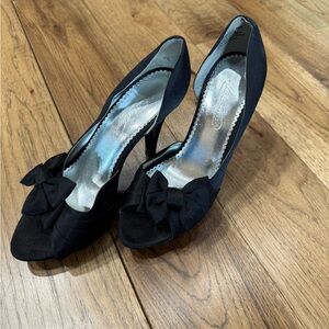 Elegant Black Heels with Bow Accent